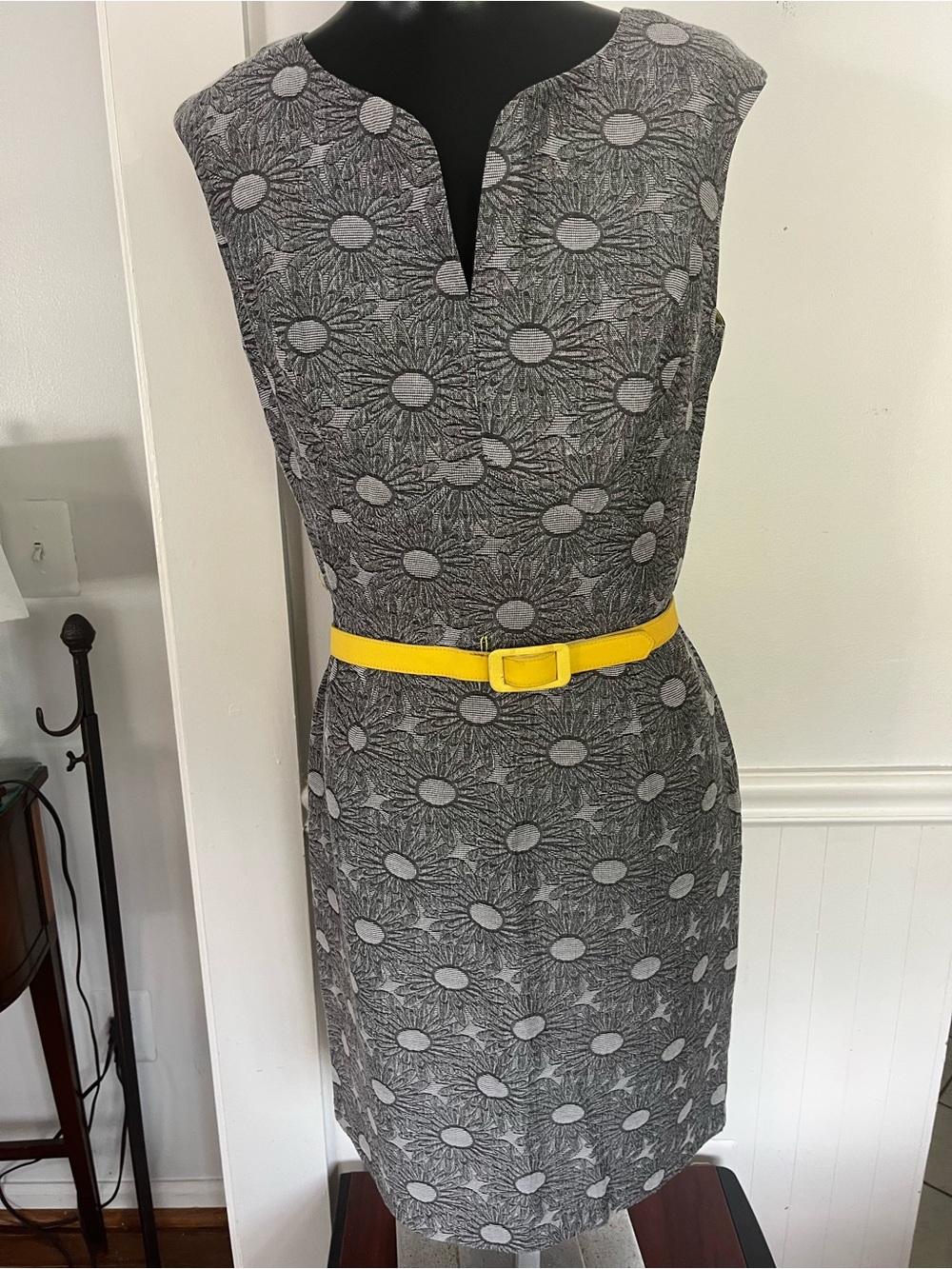 Donna Ricco Gray Floral Midi Sheath Dress with Yellow Belt